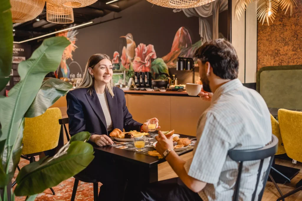 Frühstücksbereich in Design Hotel mit lokalem Frühstück vegan