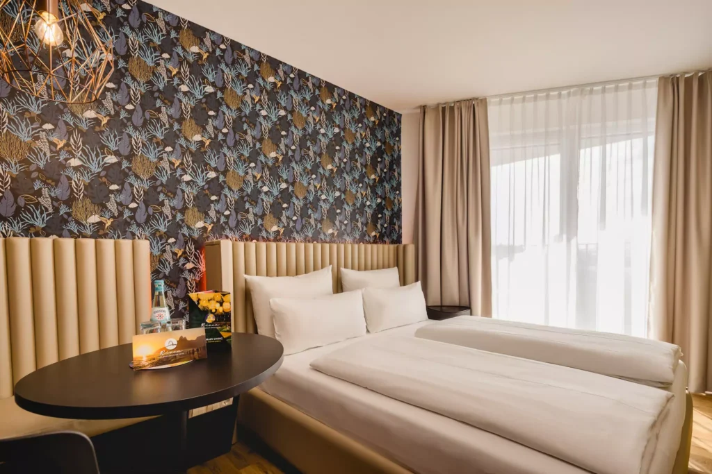 Apartment Hotel mit großem Bett und Schlafsofa