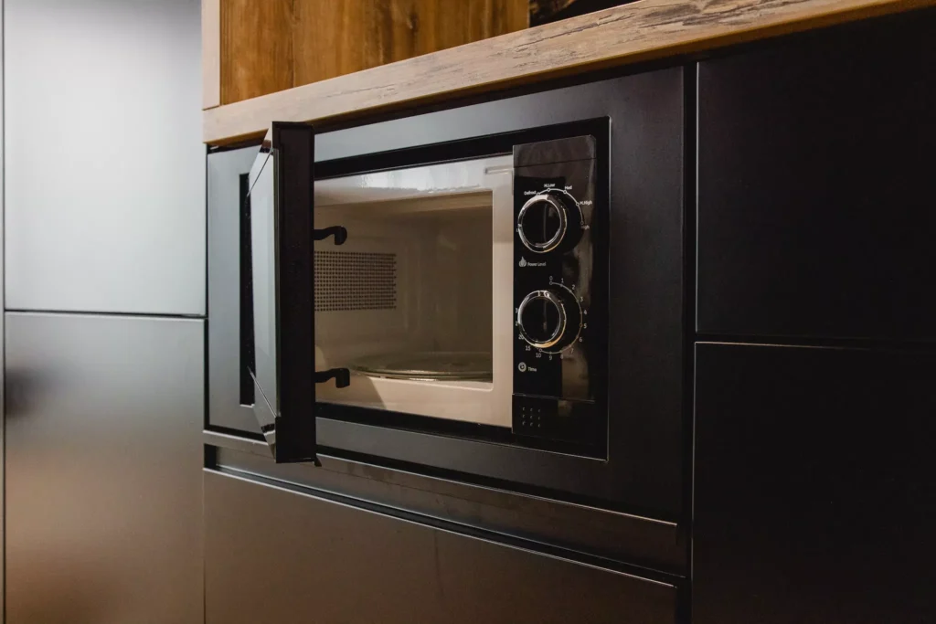 Mikrowelle in Apartment Hotel