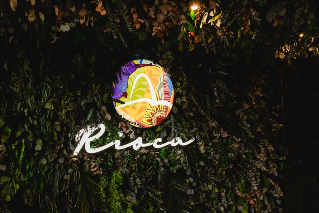Rioca Logo vor grüner Wand
