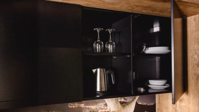 Küche mit Weingläsern